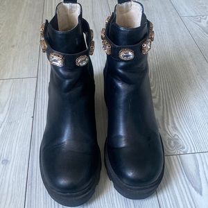 Black Steve Madden boots !